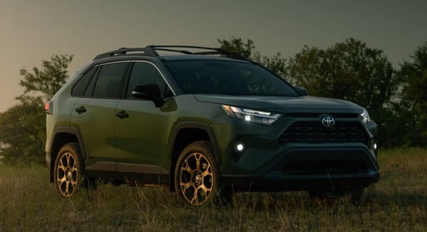 RAV4 царува като най-продаваният автомобил извън пикапите благодарение на ръста от 16 процента в сравнение с това време миналата година. Ще видим дали може да запази короната до 31 декември.
